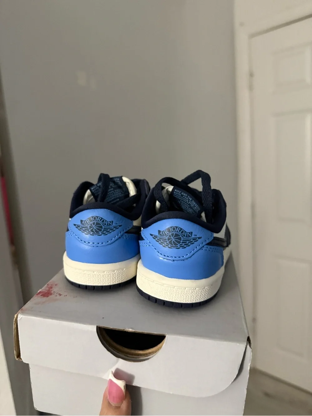 Jordan Kids Low-Top Sneakers in Navy, White & Light Blue